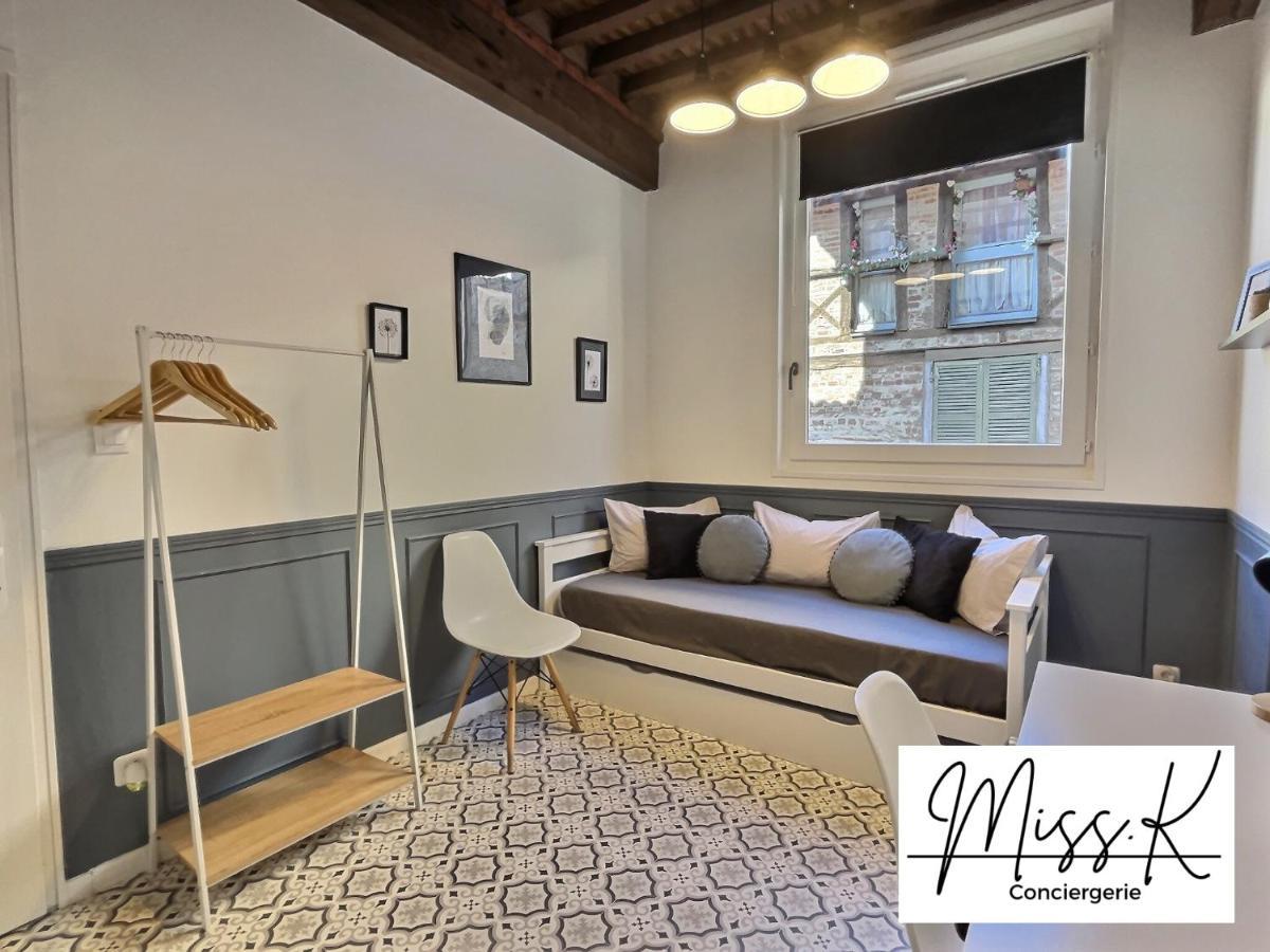 Apartamento "La Fenetre Sur Le Marche" De Miss.K Conciergerie Châtillon-sur-Chalaronne Exterior foto
